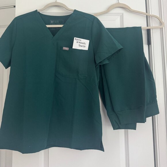 NWOT Hunter Green Figs Set - Picture 1 of 1